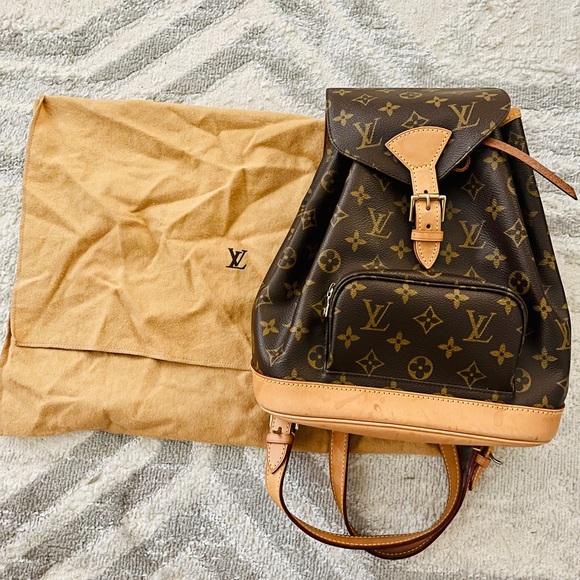 Louis Vuitton MONTSOURIS Backpack, PM vs MM comparison